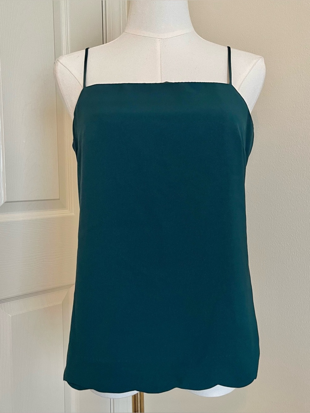 J. Crew Green Spaghetti Strap Tank Top Scalloped Hem Womens Size 2 Office